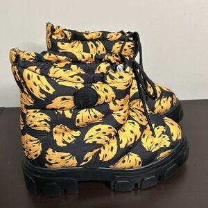FARM Rio Banana Bunch Lug Sole Puffer Bootie in Black Bananica Tropical 8.5 NEW